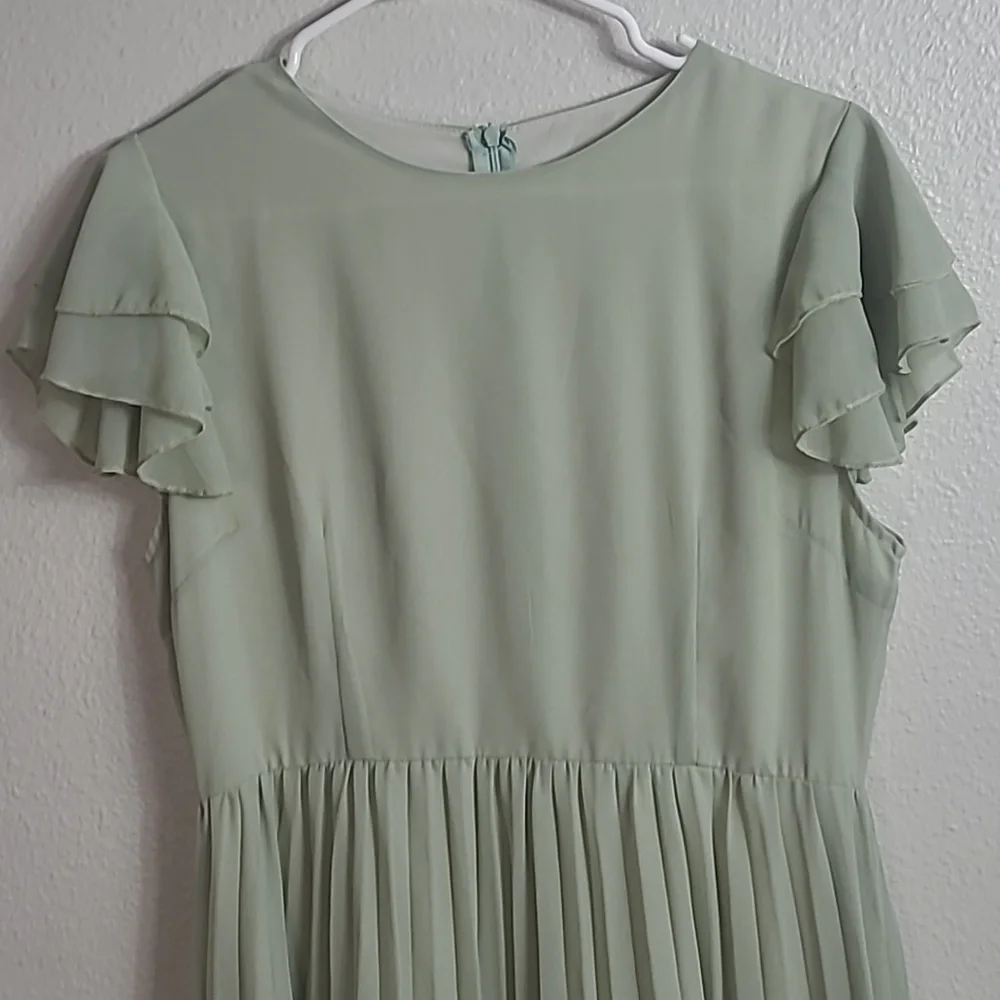 Elegant Sage Green Pleated Maxi Dress Size M - Picture 2 of 7